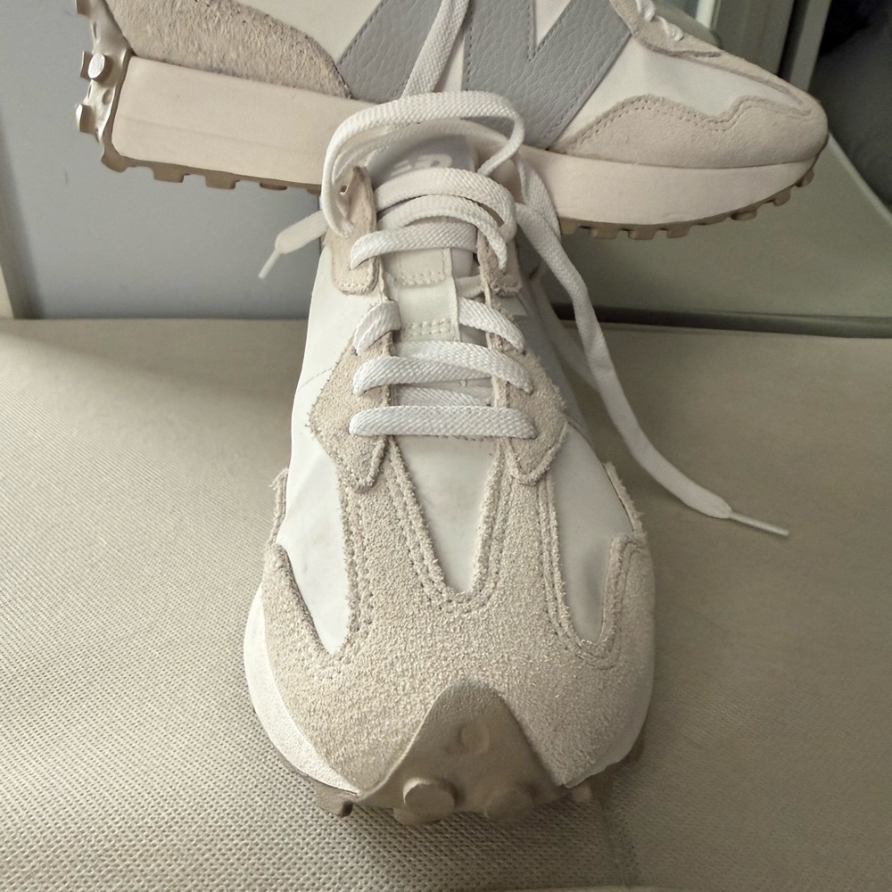 New Balance 327 Women's Sneakers in White and Beige